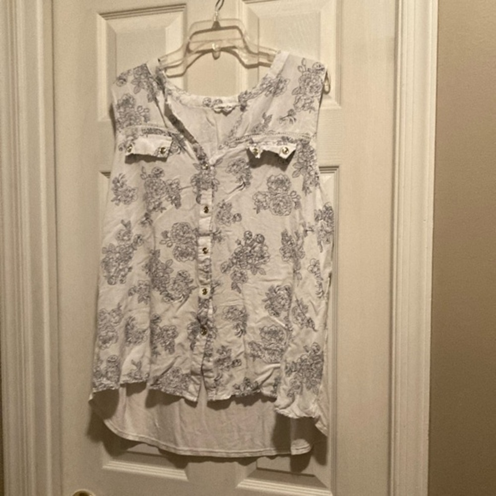 Siren Lily White and Blue Floral Top